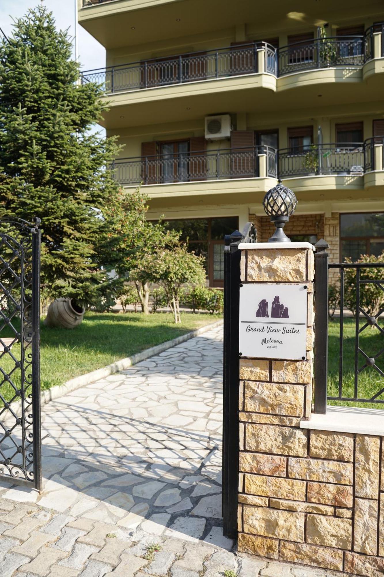 Grand View Suites Meteora Калампака Екстериор снимка